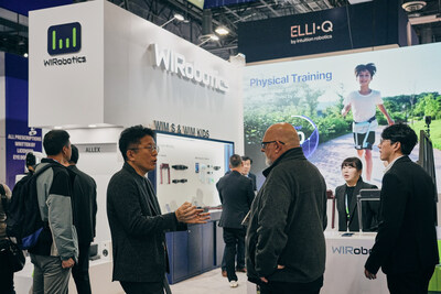 At CES 2026, Younbaek Lee, Co-CEO of global robotics company WIRobotics, explains the company’s products to visitors at the exhibition.